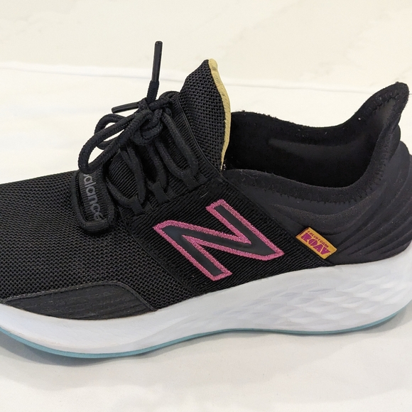 New Balance Roav V1 Women's 7.5 Wide - Picture 2 of 6